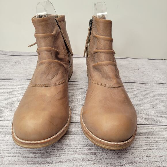 Caterpillar Irena Bellow Flyaway Tan Scrunch Front Ankle Booties, NWOT, 7 - Picture 7 of 10